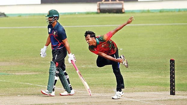 Tamim XI tumble down at 103
