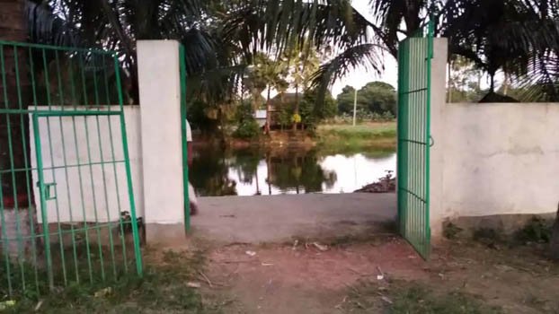 Attempt to break gates of Bara Auliya Mazar 