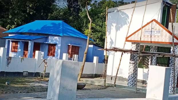 UP chairman’s ‘solvent’ relatives  get houses meant for poor