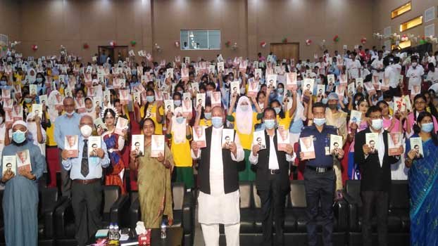 Books on Bangabandhu distributed among students  