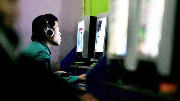 Chinese tech shares fall on internet industry clampdown
