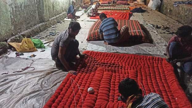 Warm clothes sale binge in N-dists