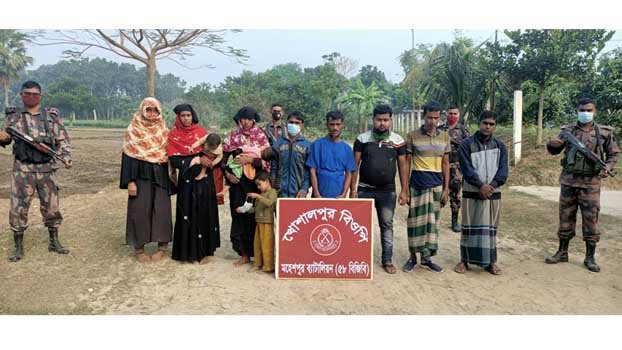 11 Bangladeshis held on Moheshpur border