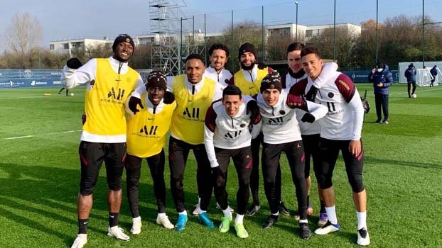 PSG clash with in-form United