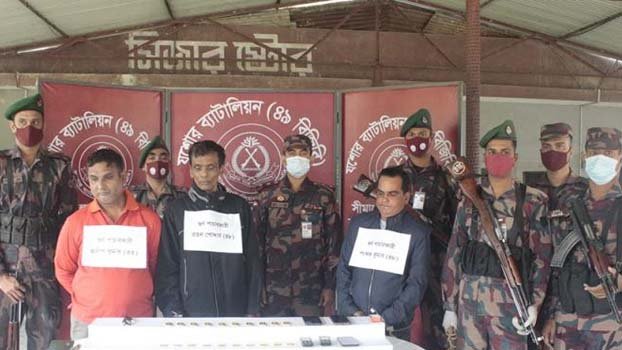 3 held with 3.5 kg gold in Jashore