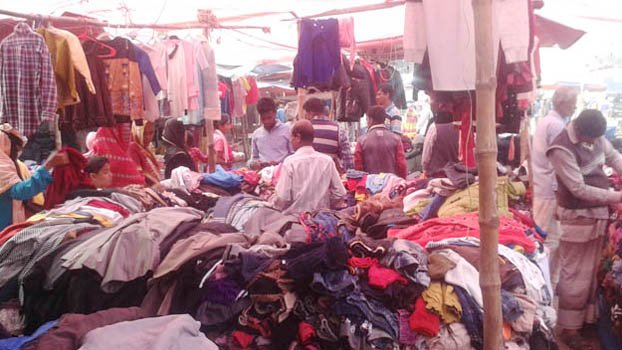 People of northern region throng second-hand warm clothe markets