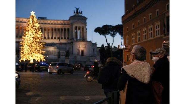 Italy enters red zone over holidays amid Covid-19 spike