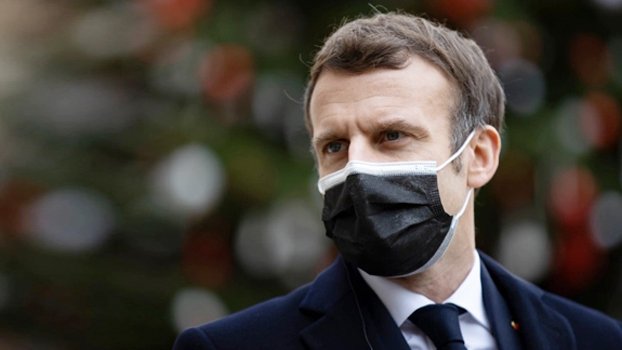 Macron pledges no ‘unjustifiable delays’ in Covid jabs