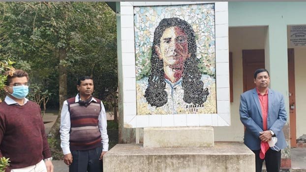 Narail DC visits Sultan Sangrahosala, Hatbaria Park