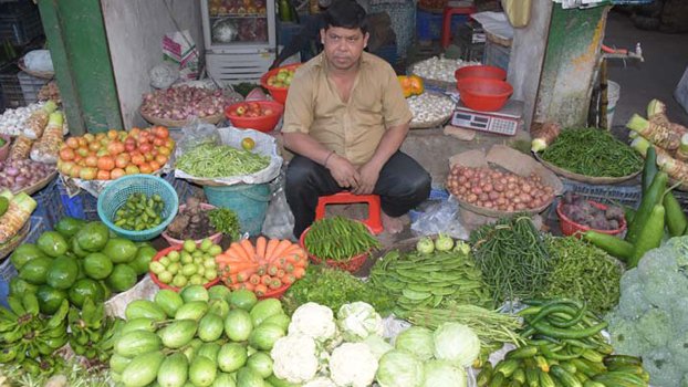 Winter veg prices drop in  Jashore amid supply glut