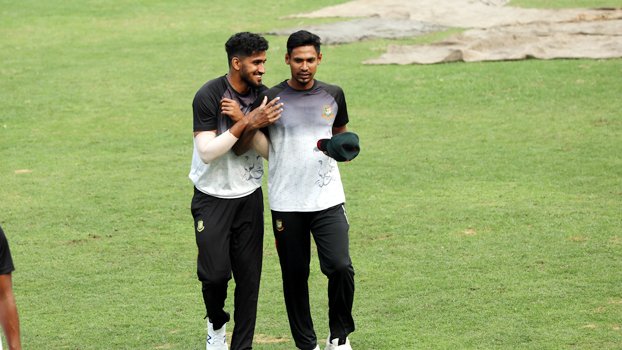 Batsmen face stern  pacers in training session