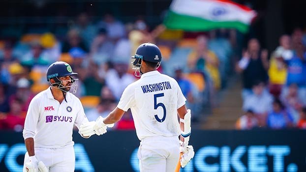 Sundar-Thakur rearguard brings India back into contest