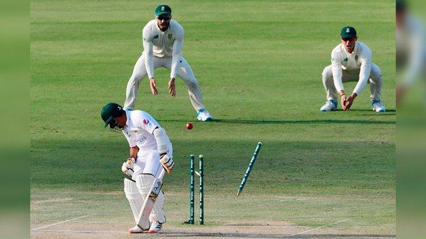 South Africa roar back on 14-wicket opening day