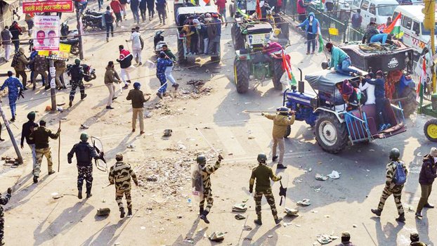 Farmers storm into Delhi Red Fort in huge protest