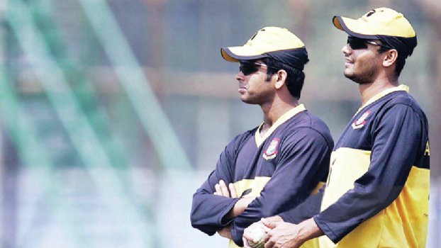Mashrafee wishes friend Razzak for his new role