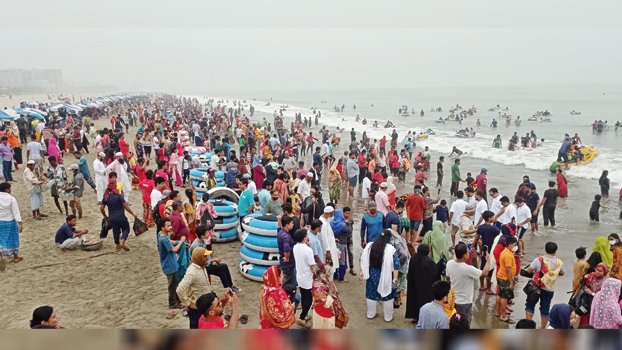 Thousands throng Cox’s Bazar beach