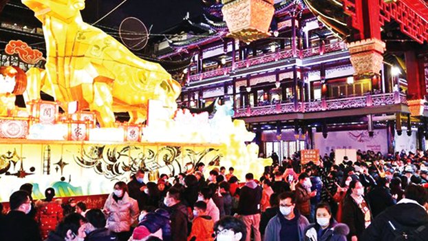 Asian markets struggle as inflation worries offset recovery hopes