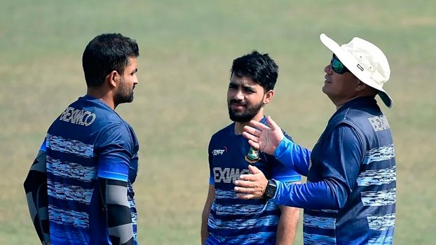 Domingo wants  dedicated Test players