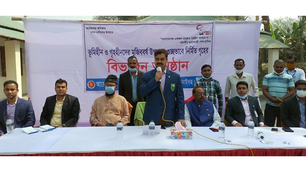 100 destitutes receives houses as PM’s gift in Jhenidah