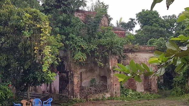 Kaitola Zamindar Bari  decaying with time