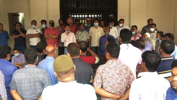 RU employees stage demo demanding easy loan