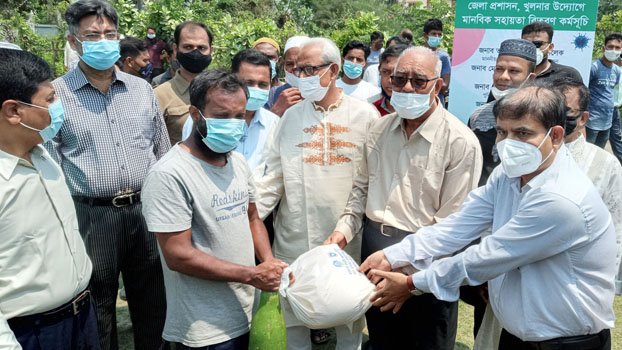 300 jobless workers get food in Khulna