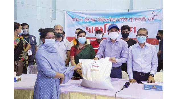 300 third gender people receive PM’s gifts in Ctg