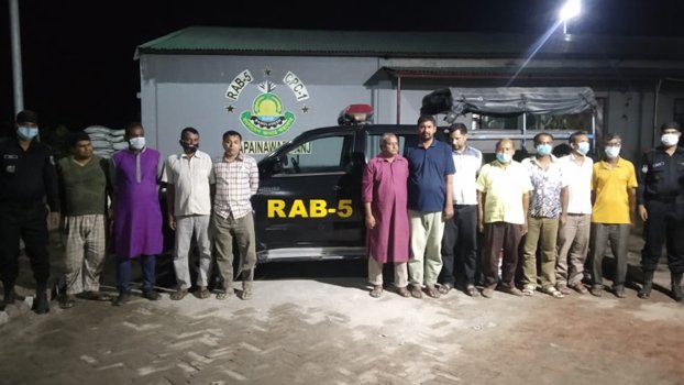 11 gamblers held with cash in Chapainawabganj