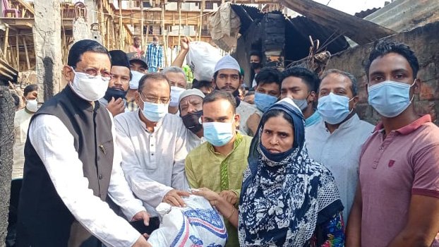 CCC mayor distributes relief among fire victims
