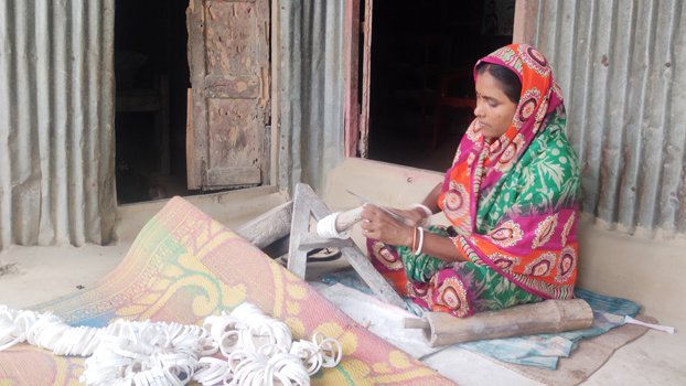 Conch shell artisans of Defalchara struggling to survive