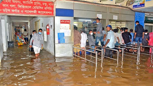 Rainwater flashes Chattogram