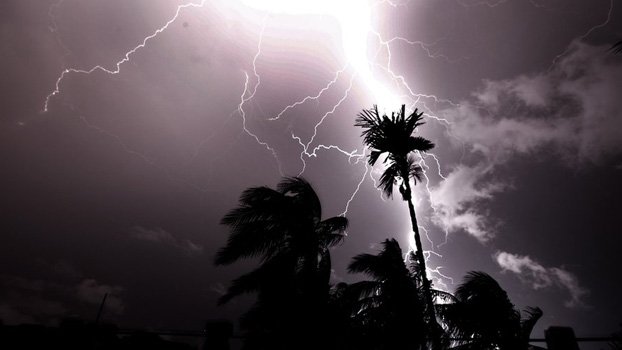 Lightning kills student, hurts 4 others