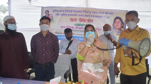 Sandbag dumping begins in Munshiganj