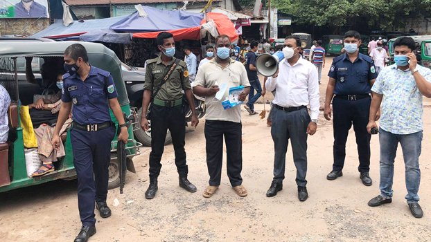 Ishwardi UNO educates people on mask use