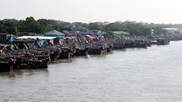 Kuakata fishermen passing hard days