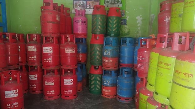 LPG business in Chatmohar running in disorder