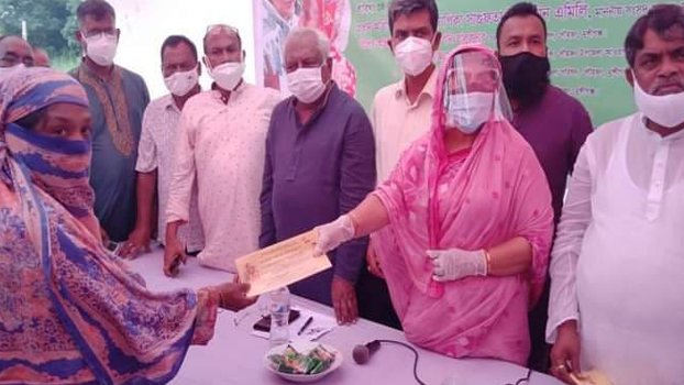 MP Emily distributes financial aid in Munshiganj