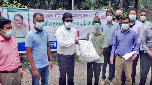 Bogura admin provides food responding to helpline calls