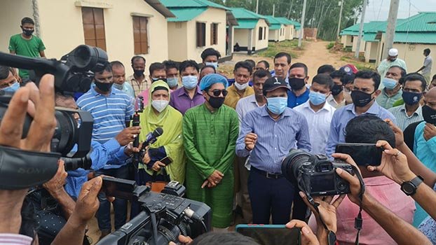 PM's gift: Ctg DC to inspect the quality of the houses