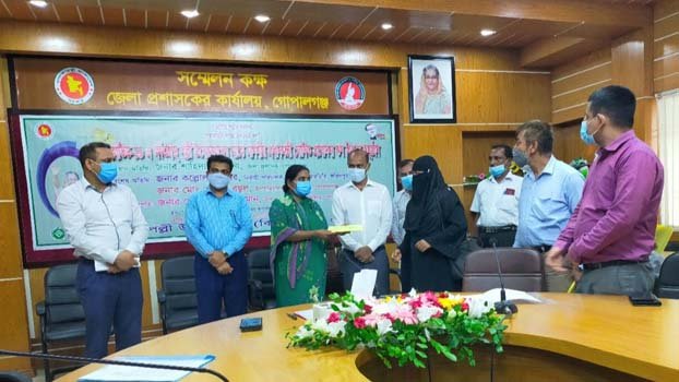 Pry students attending classes online in Natore