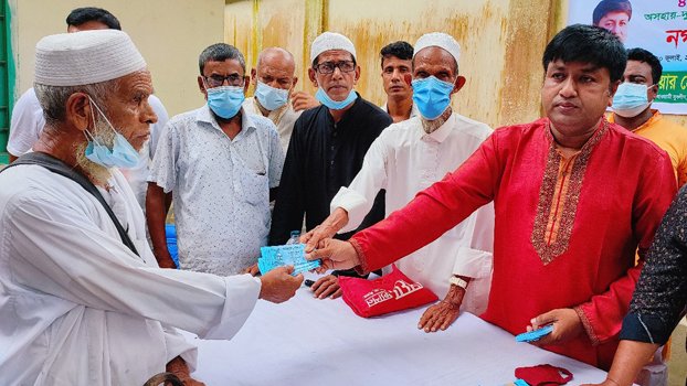 Distressed people in Aona get cash aid for Eid