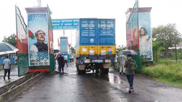 Trade resumes through Benapole port after Eid holidays