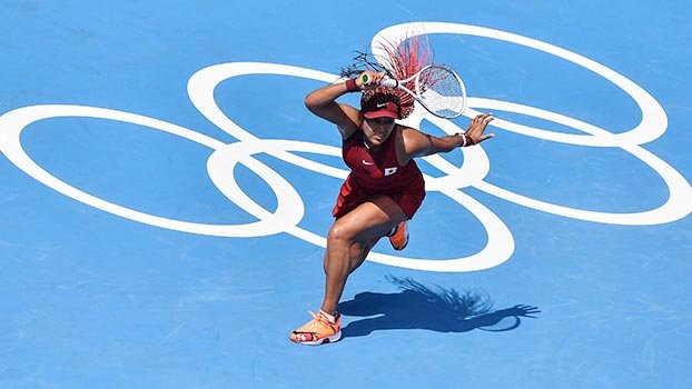 Osaka through, Murray withdraws