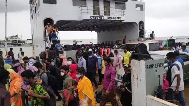 Garment workers crowd at Shimulia Ghat