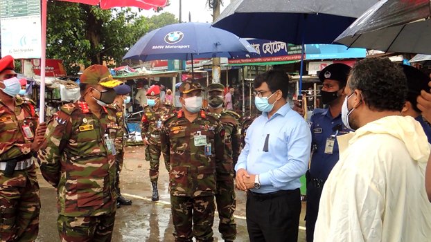 Area Commander inspects army activities in Jhenaidah