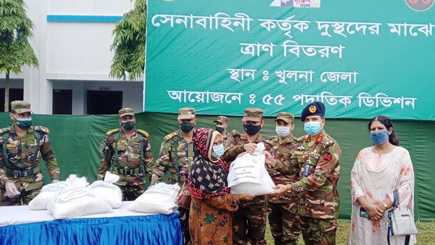 Army provide food aid  to marginalised  people in Khulna