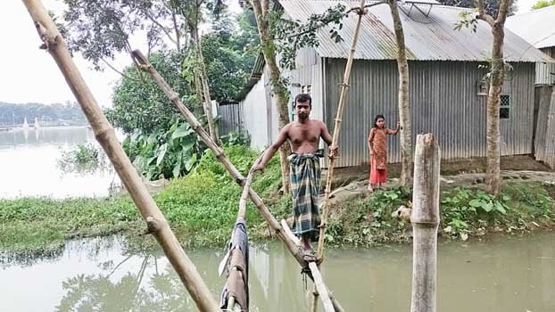 Thousands marooned