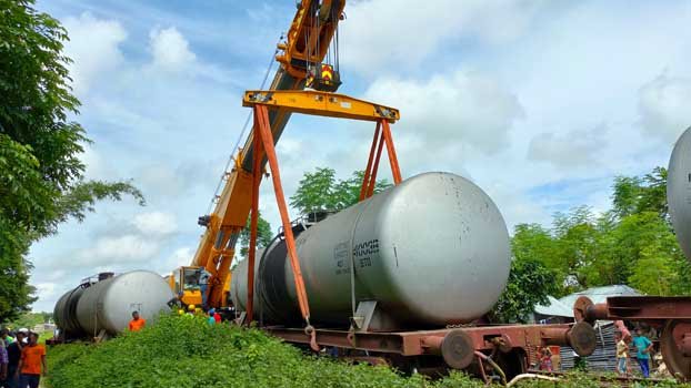 Freight train derails in Chuadanga