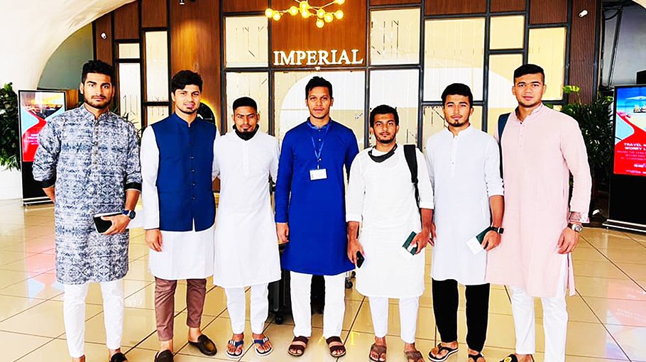 Seven Tiger players fly off to perform Umrah