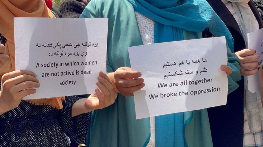 Stay home, female Kabul govt workers told